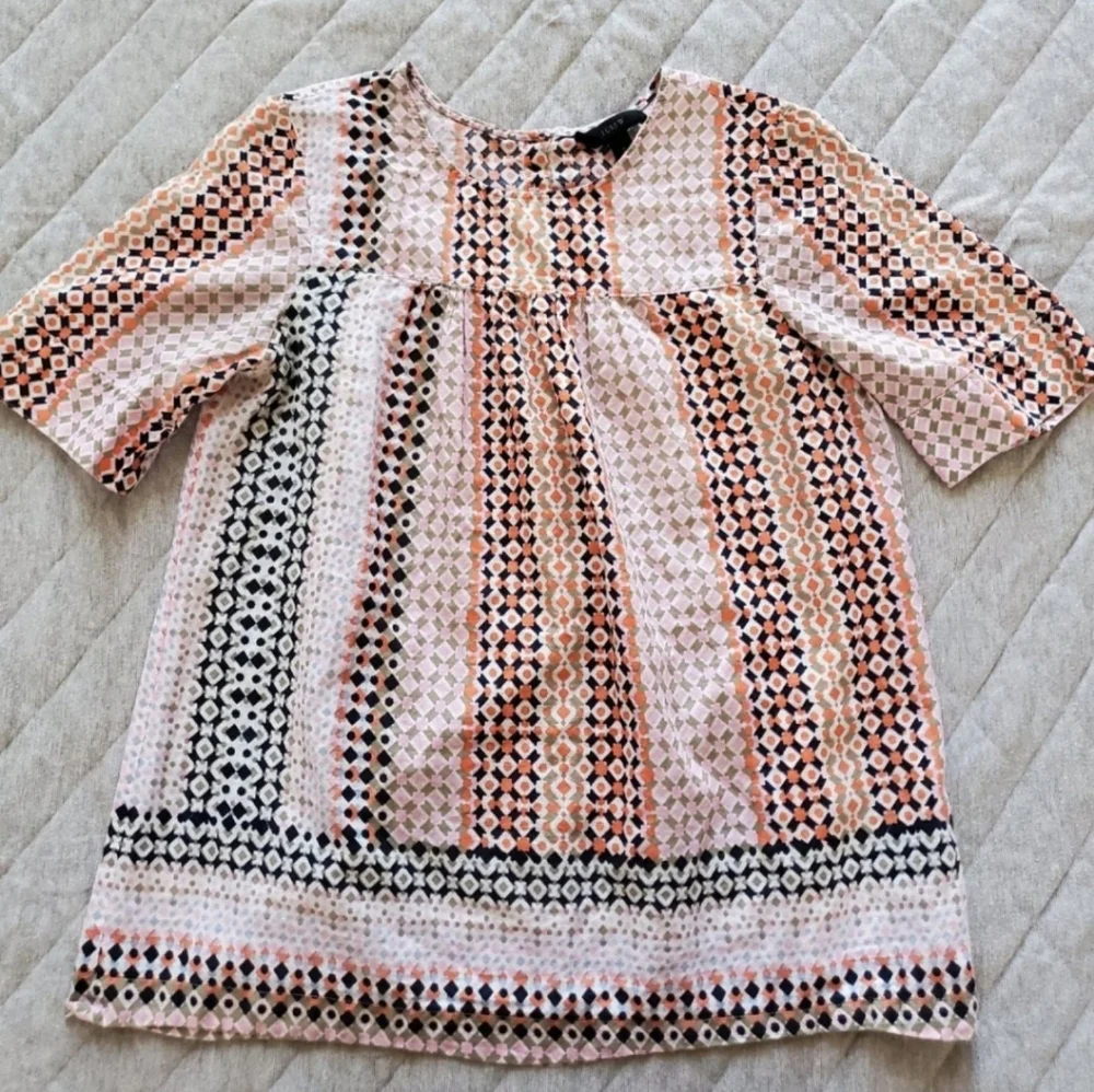 ⭐4/$20 J‎ Crew Pink Geo babydoll Top Size 2